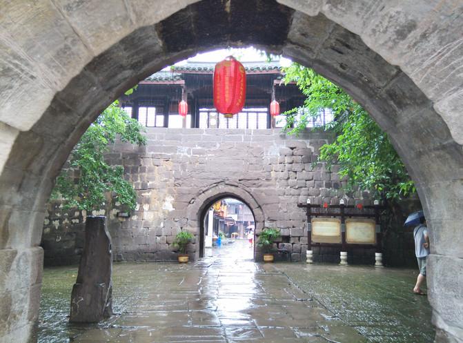 河谷冒险逃生